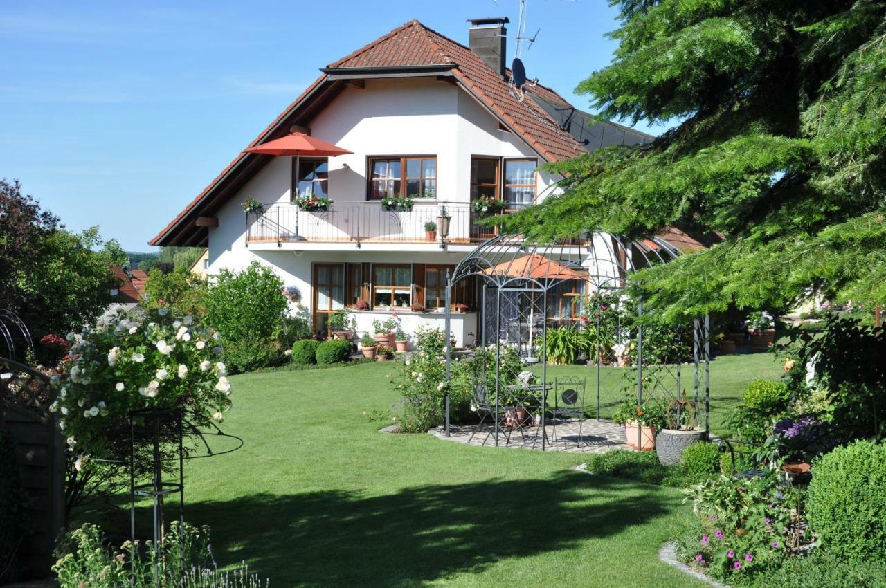 Ferienwohnung Im Rosengarten Ebenweiler Exterior photo